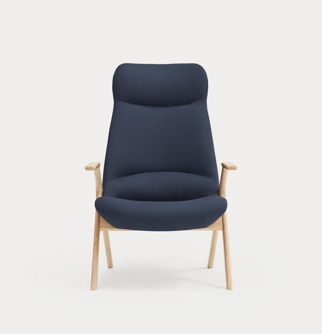 Fotel DINS wysoki ciemnoniebieski z drewnianą podstawą Teulat Eye on Design