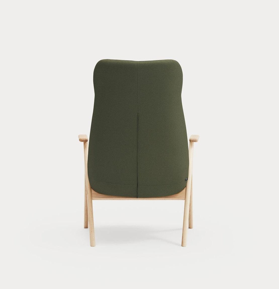 Fotel DINS wysoki ciemnozielony z drewnianą podstawą Teulat Eye on Design