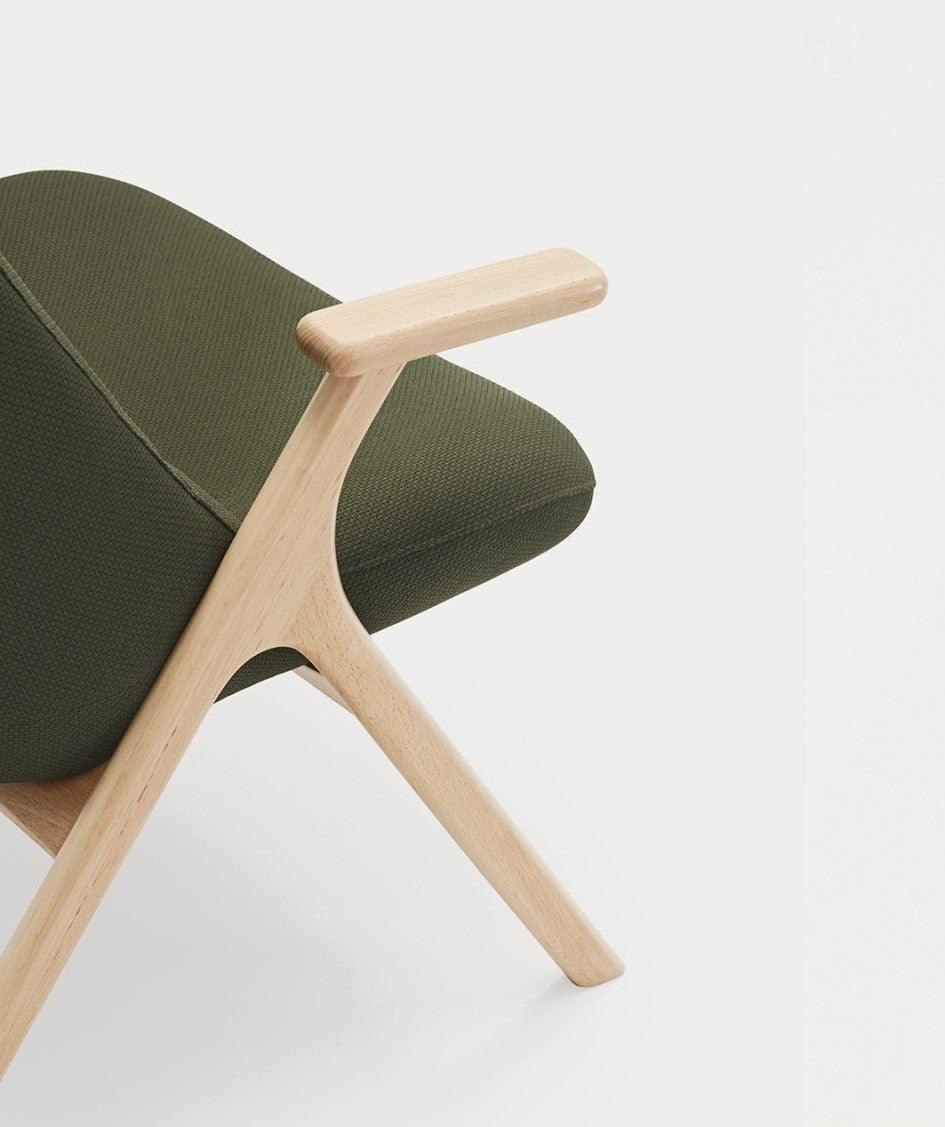 Fotel DINS wysoki ciemnozielony z drewnianą podstawą Teulat Eye on Design