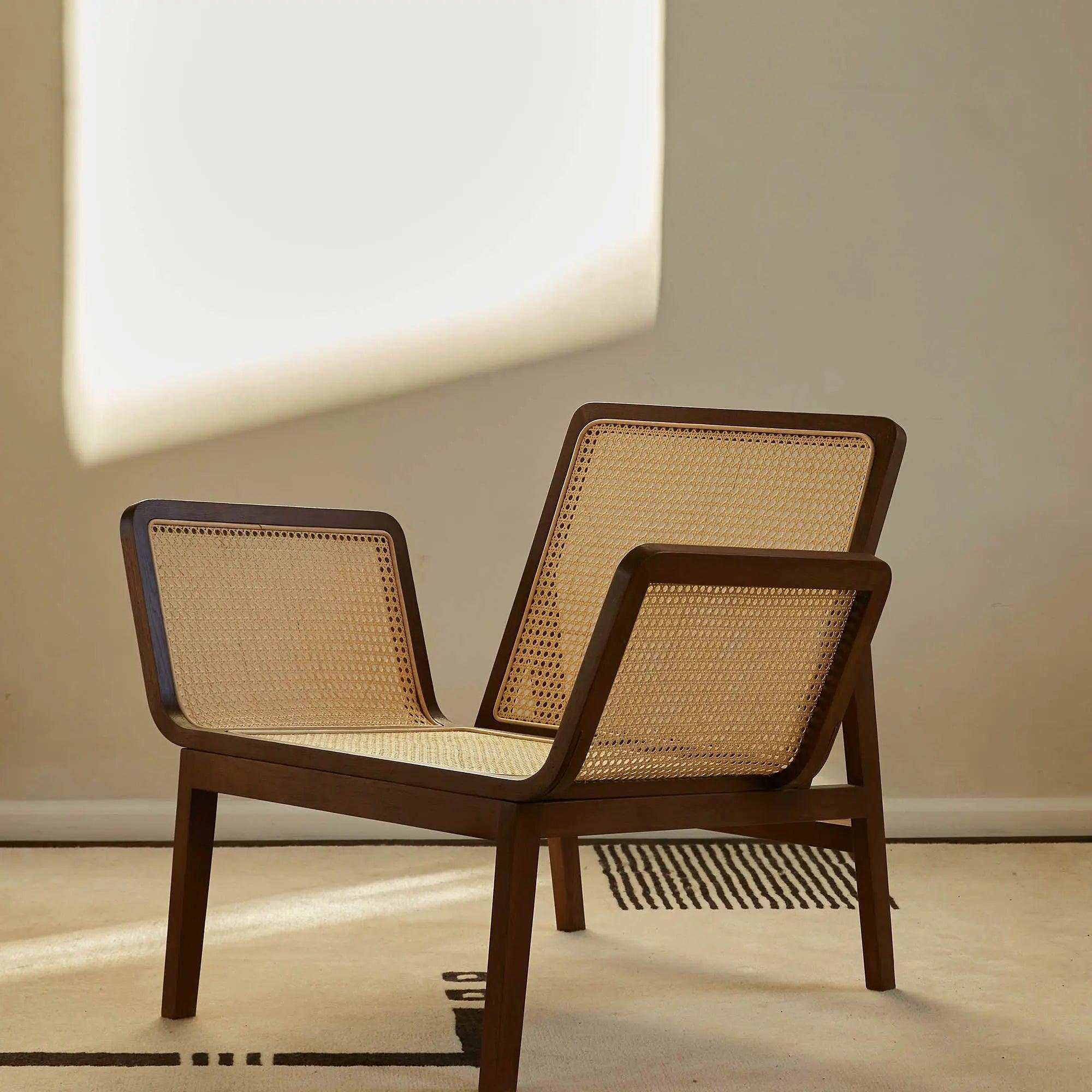 Fotel LE ROI ciemny dębowy z rattanem NORR11 Eye on Design