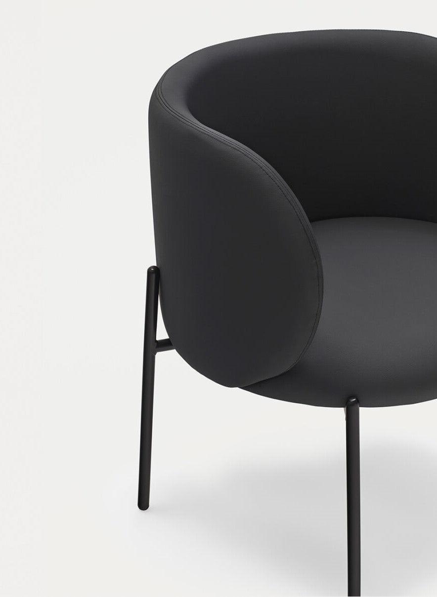 Fotel MOGI czarna ekoskóra Teulat Eye on Design