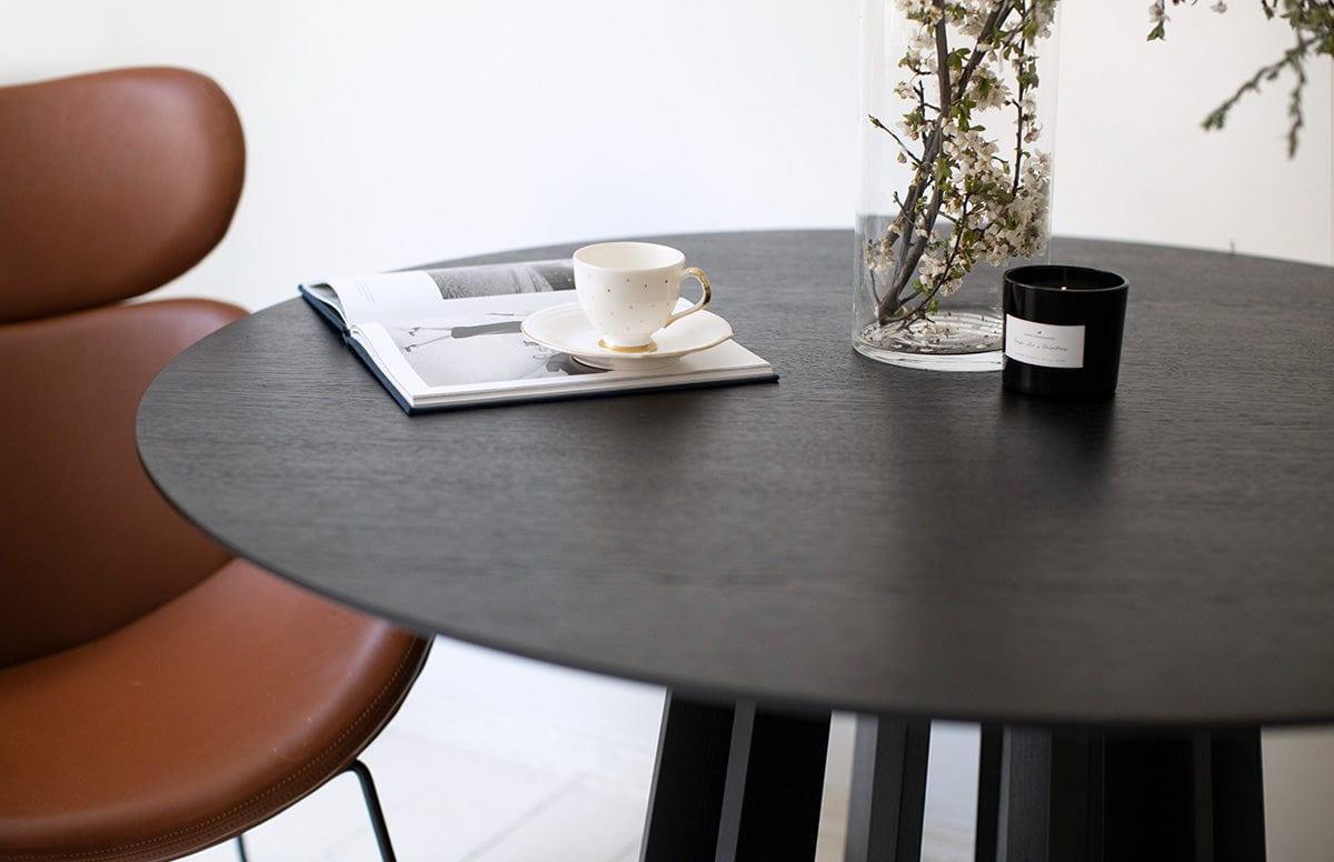 Fotel NILSEN ekoskóra brandy z czarną podstawą Home Essentials Eye on Design