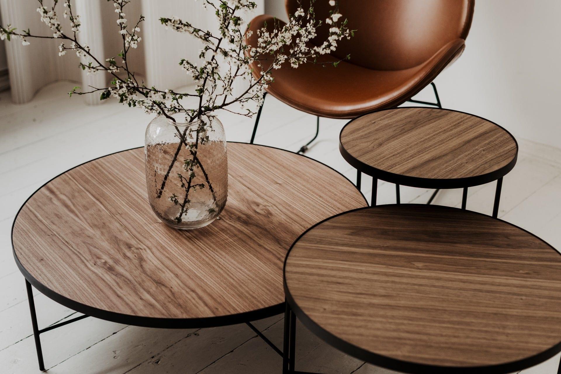 Fotel NILSEN ekoskóra brandy z czarną podstawą Home Essentials Eye on Design