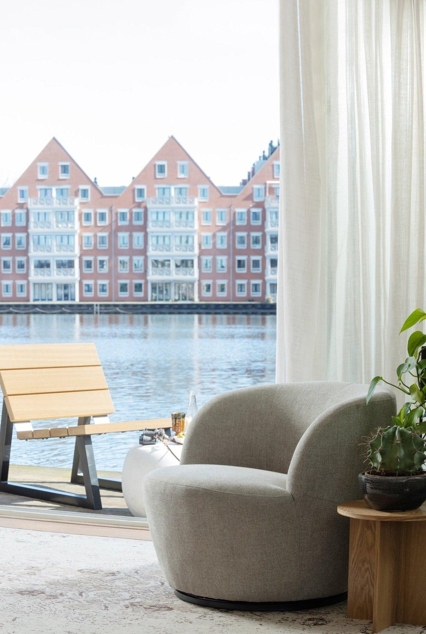 Fotel obrotowy SERRA piaskowy Woood Exclusive Eye on Design