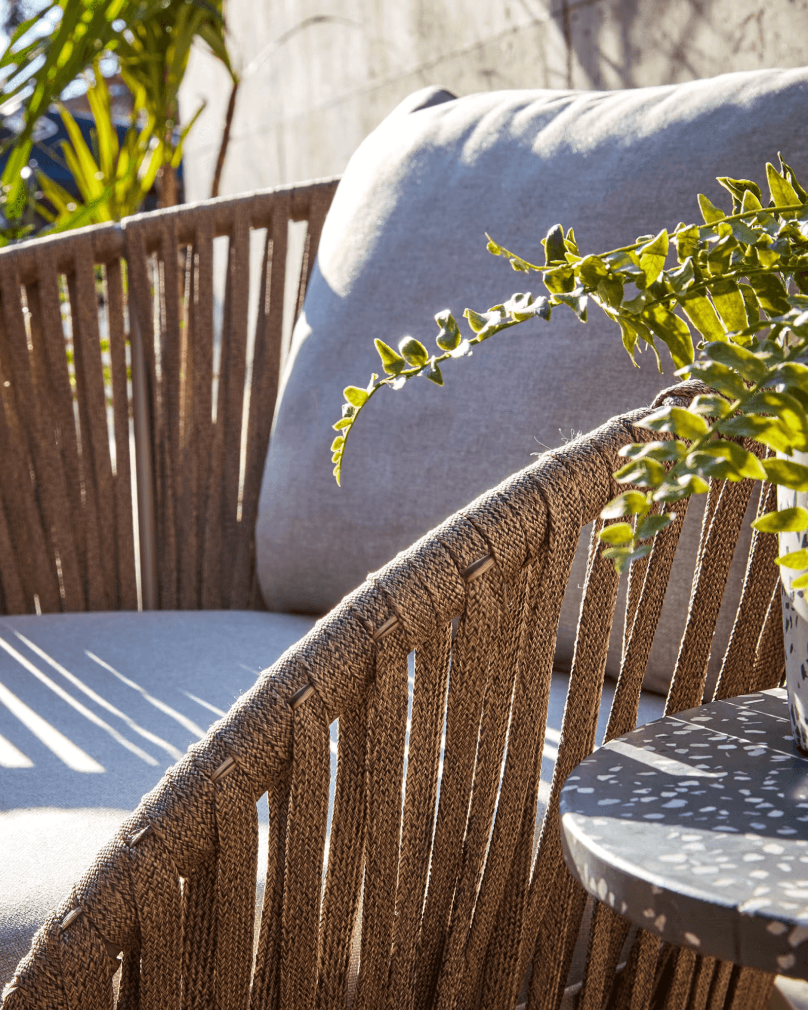 Fotel ogrodowy BRANZIE brązowy La Forma Eye on Design