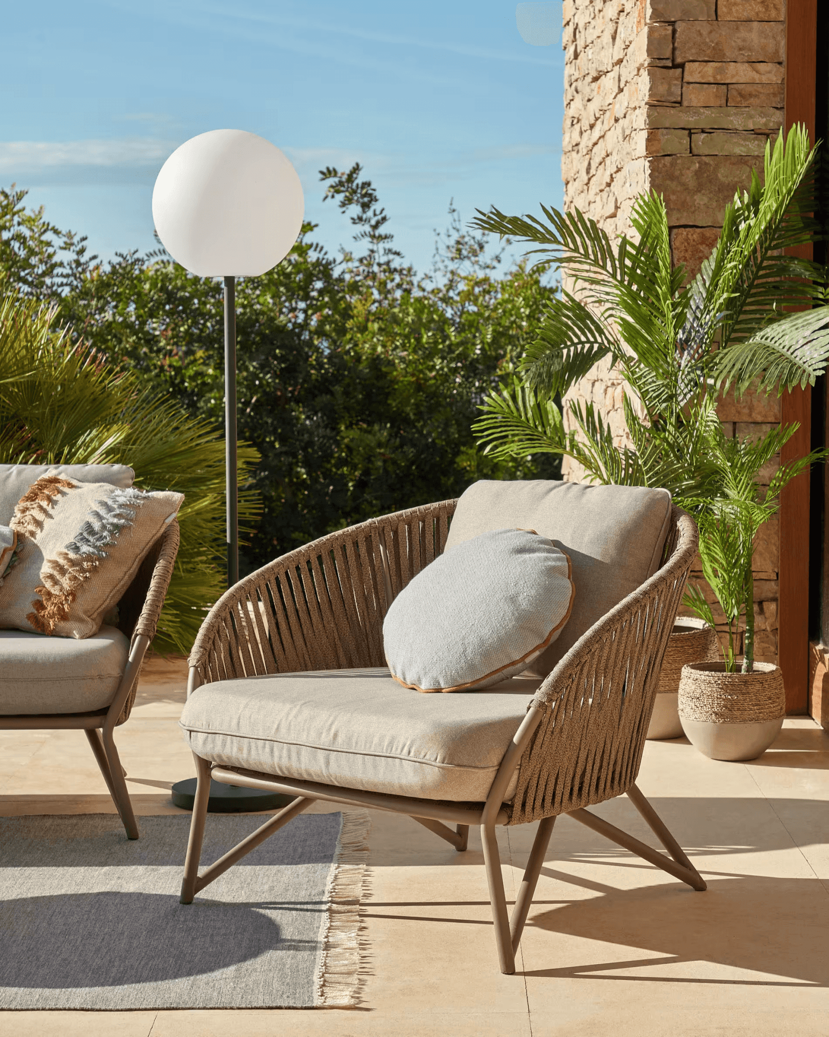 Fotel ogrodowy BRANZIE brązowy La Forma Eye on Design