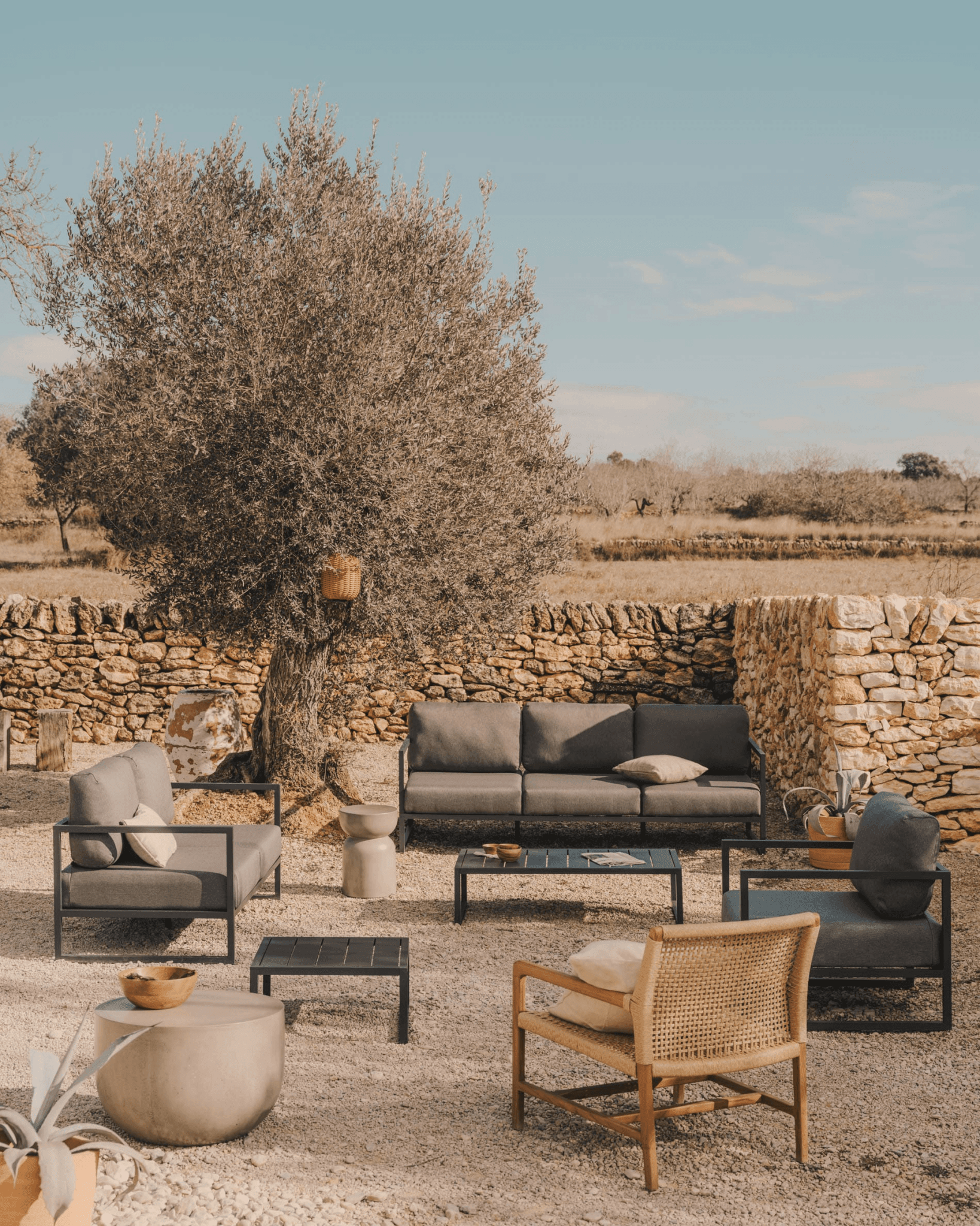 Fotel ogrodowy COMOVA beżowy La Forma Eye on Design