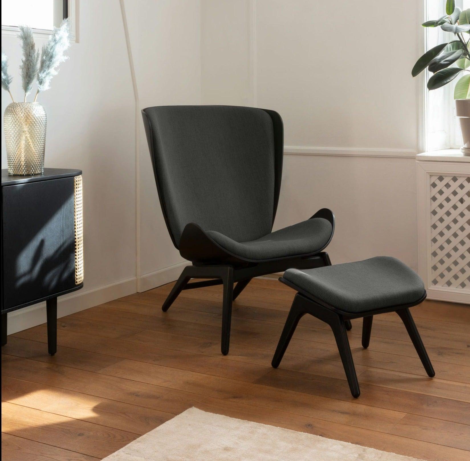 Fotel READER bursztynowy z czarną podstawą UMAGE Eye on Design