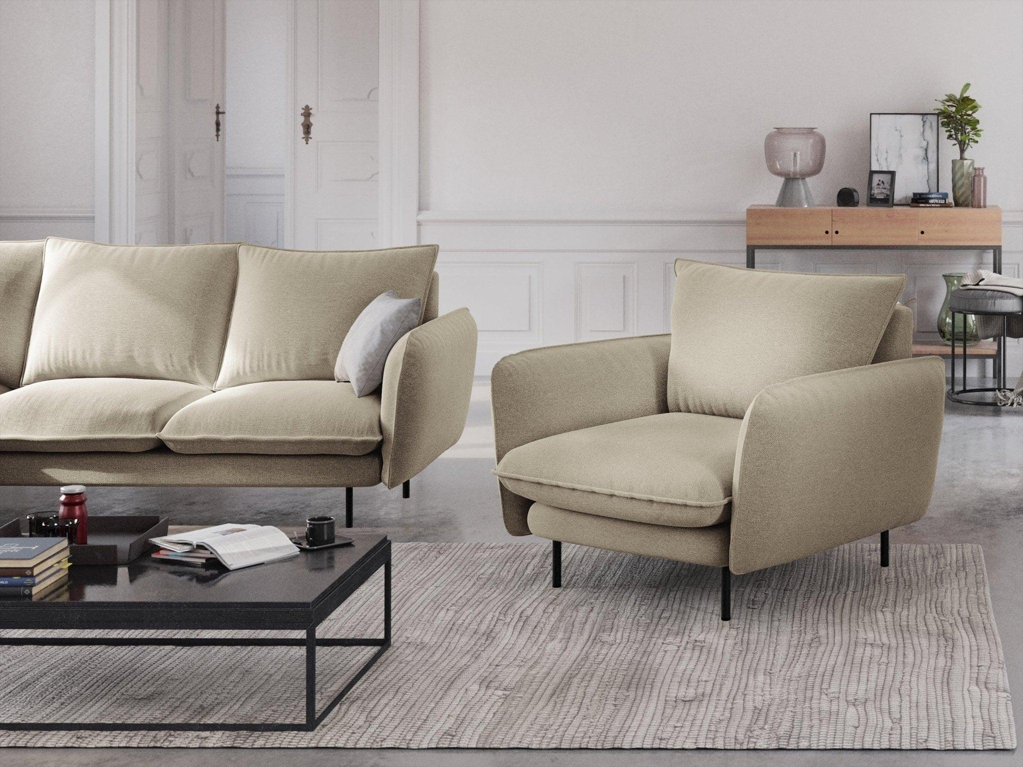 Fotel VIENNA beżowy z czarną podstawą Cosmopolitan Design Eye on Design