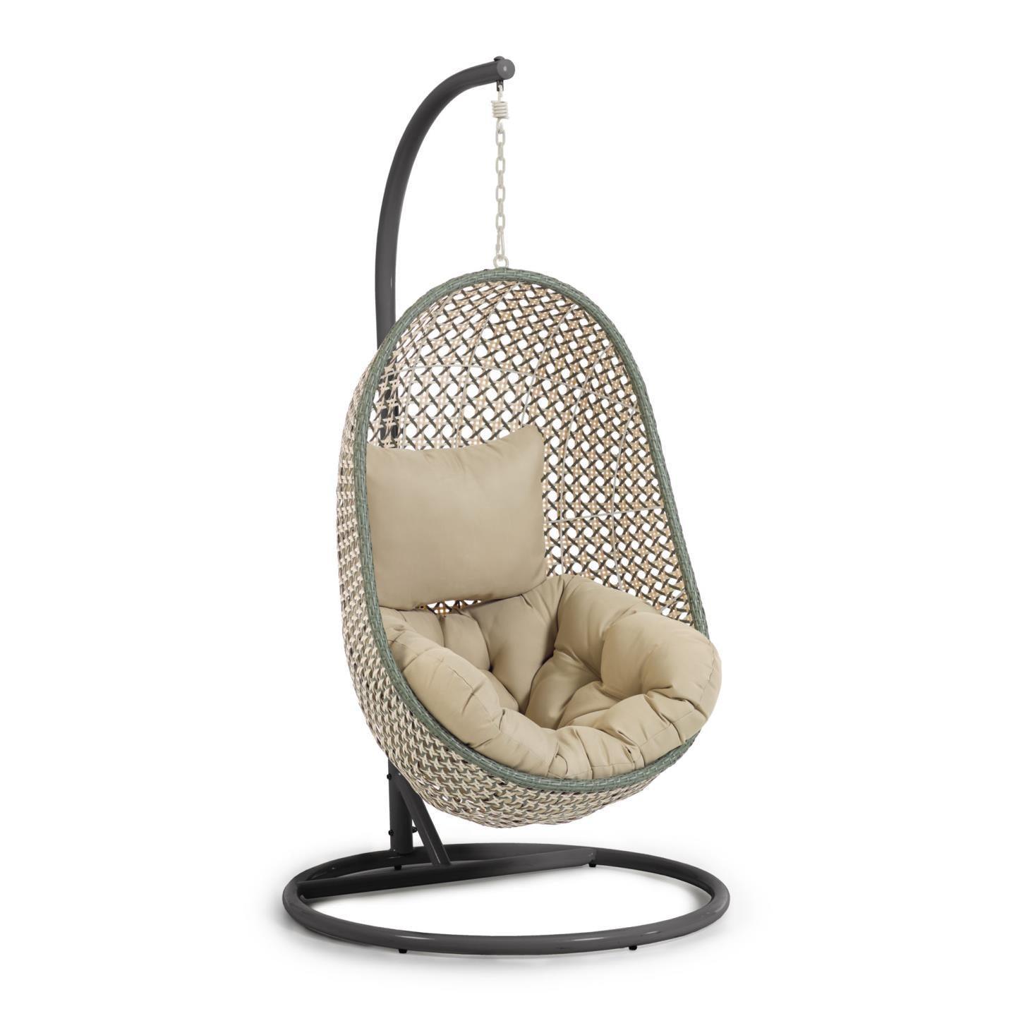 Fotel wiszący CIRA zielony rattan z ciemnoszarą podstawą La Forma Eye on Design