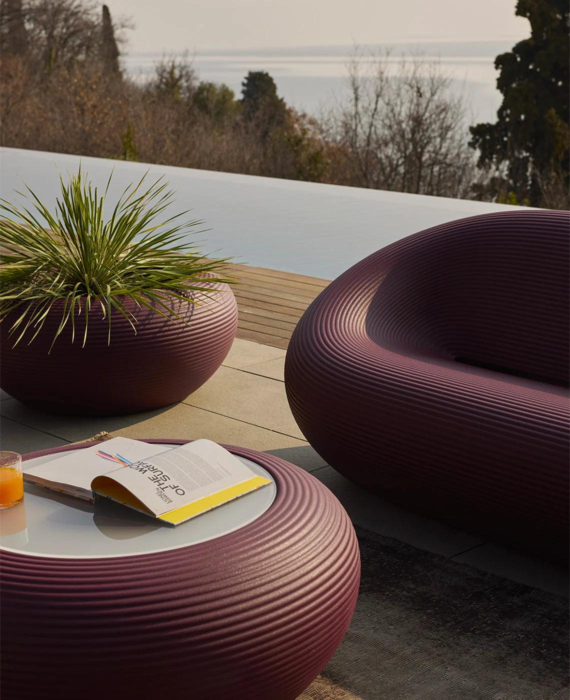 Fotel zewnętrzny NAMI bordowy Qeeboo Eye on Design