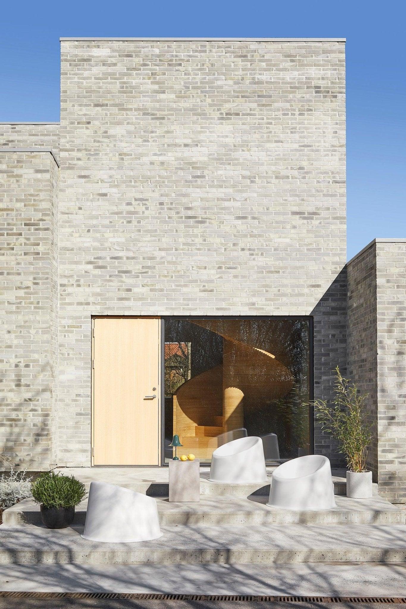 Fotel zewnętrzny PANTO POP biały Verpan Eye on Design