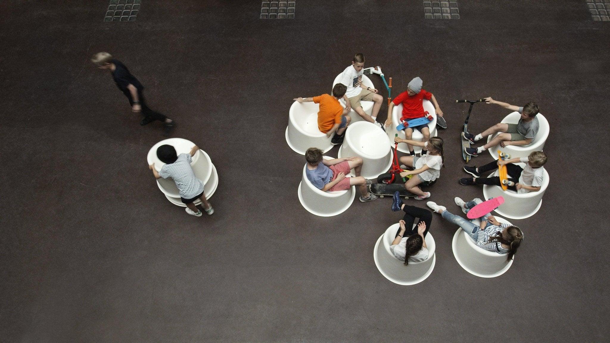 Fotel zewnętrzny PANTO POP ciemnozielony Verpan Eye on Design