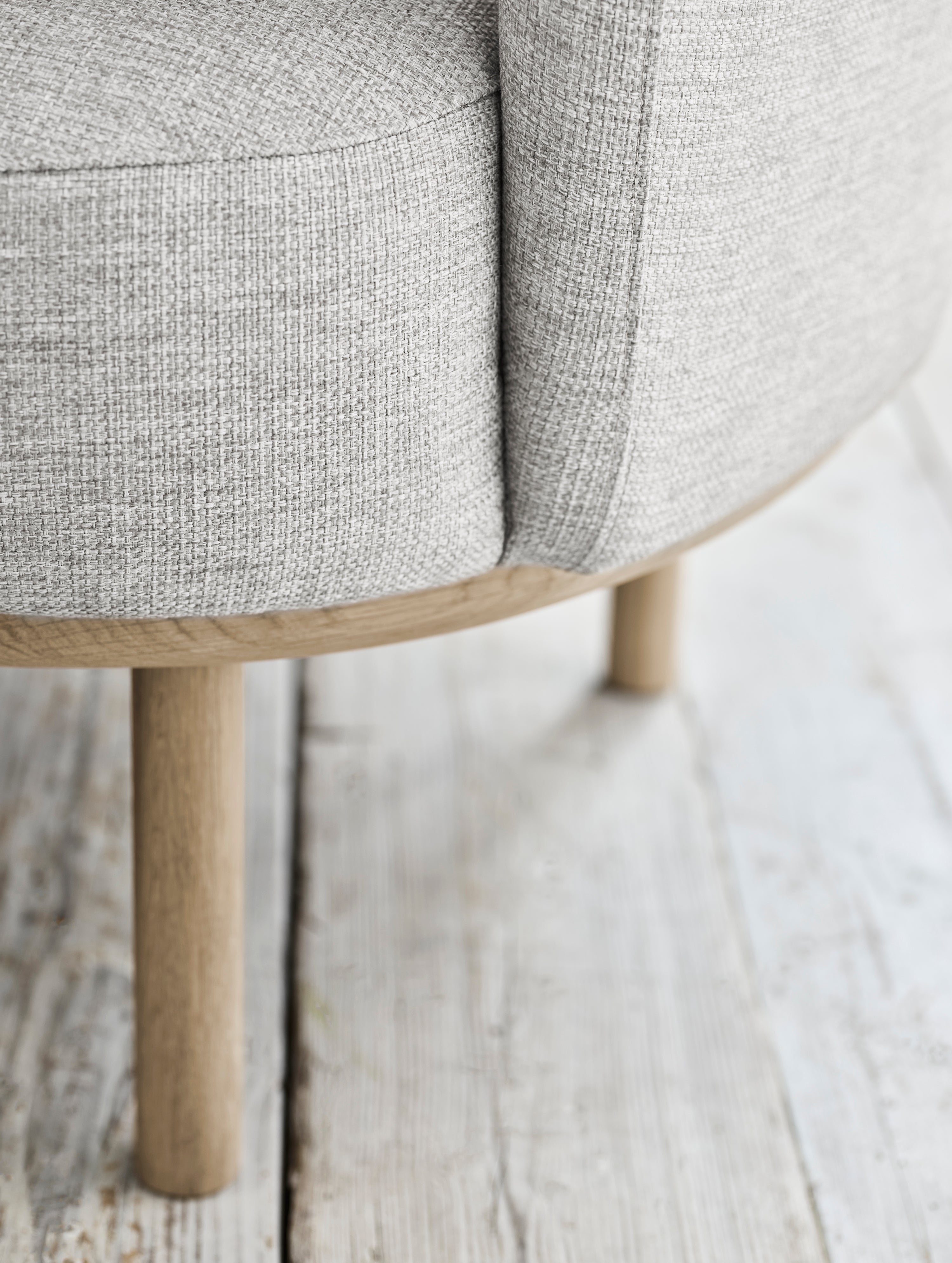 Sessel mit Fuuga -Nisttisch -Eichenholz -Holzbasis