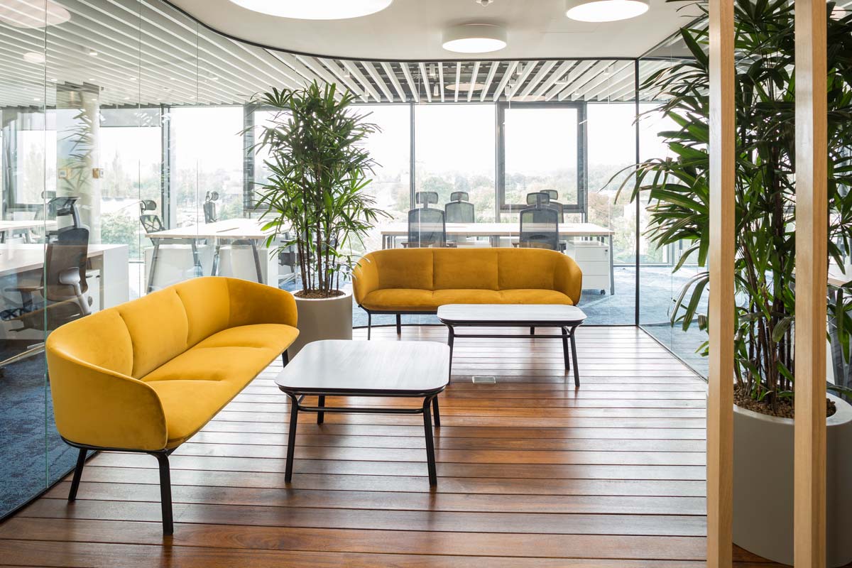 GRACE tafel met metalen basis