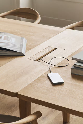 Anmutiger Konferenztisch Dark Eiche Holz