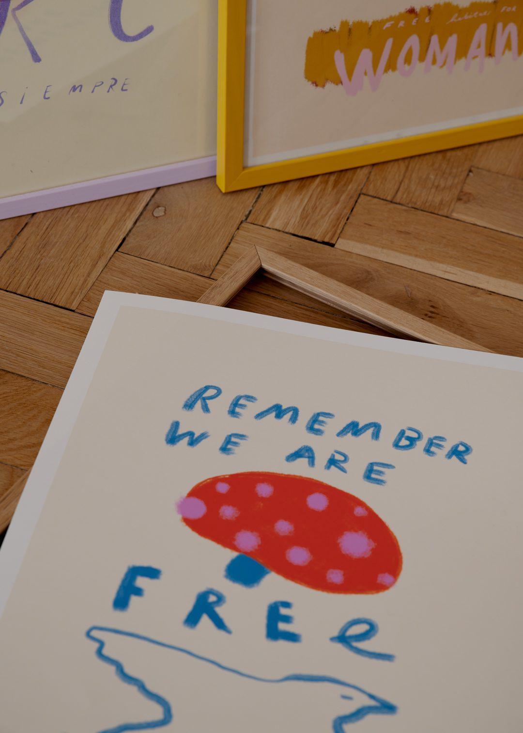 Grafika artystyczna REMEMBER YOU ARE FREE The Poster Club Eye on Design