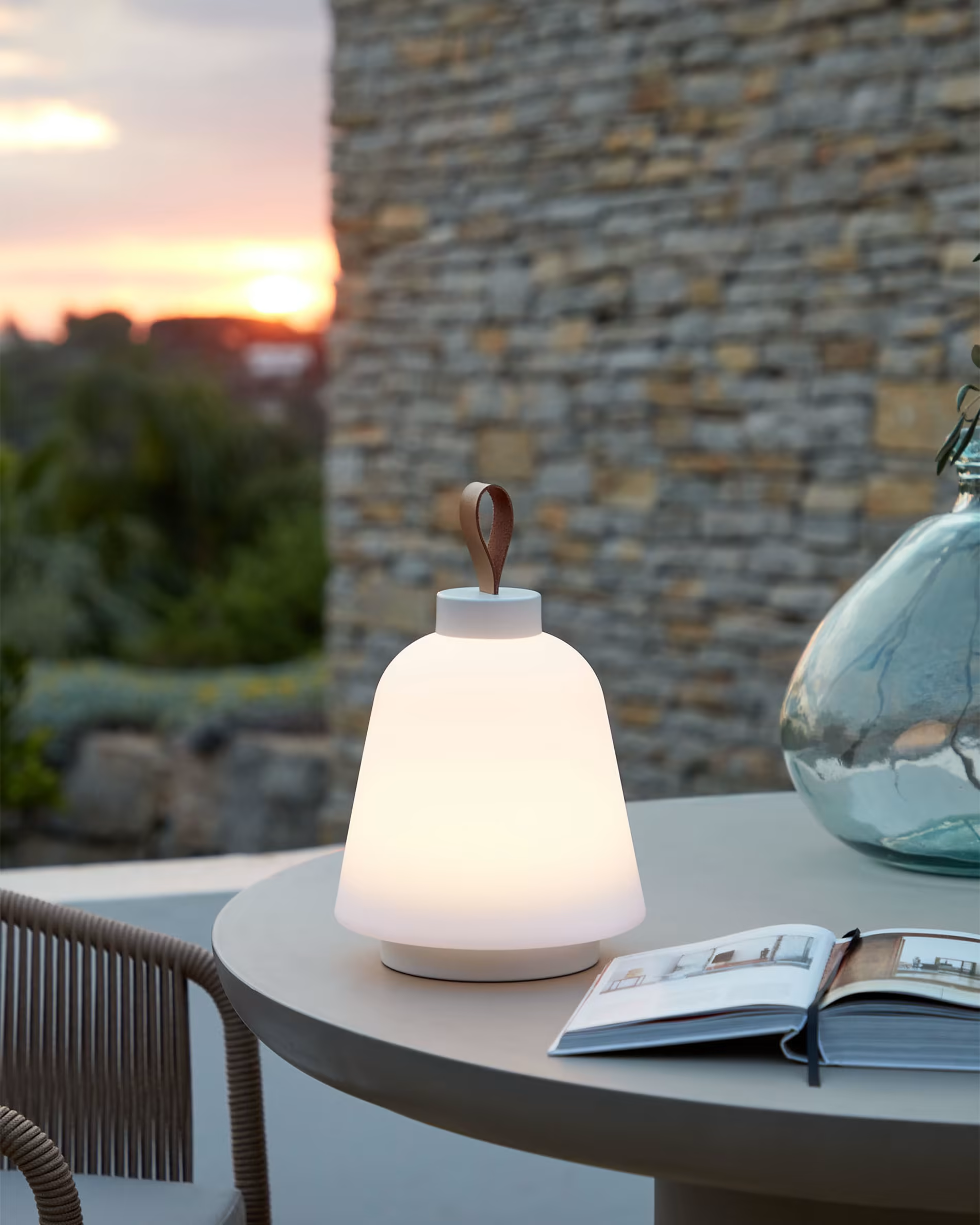 Lampa akumulatorowa UDIYA biały La Forma Eye on Design