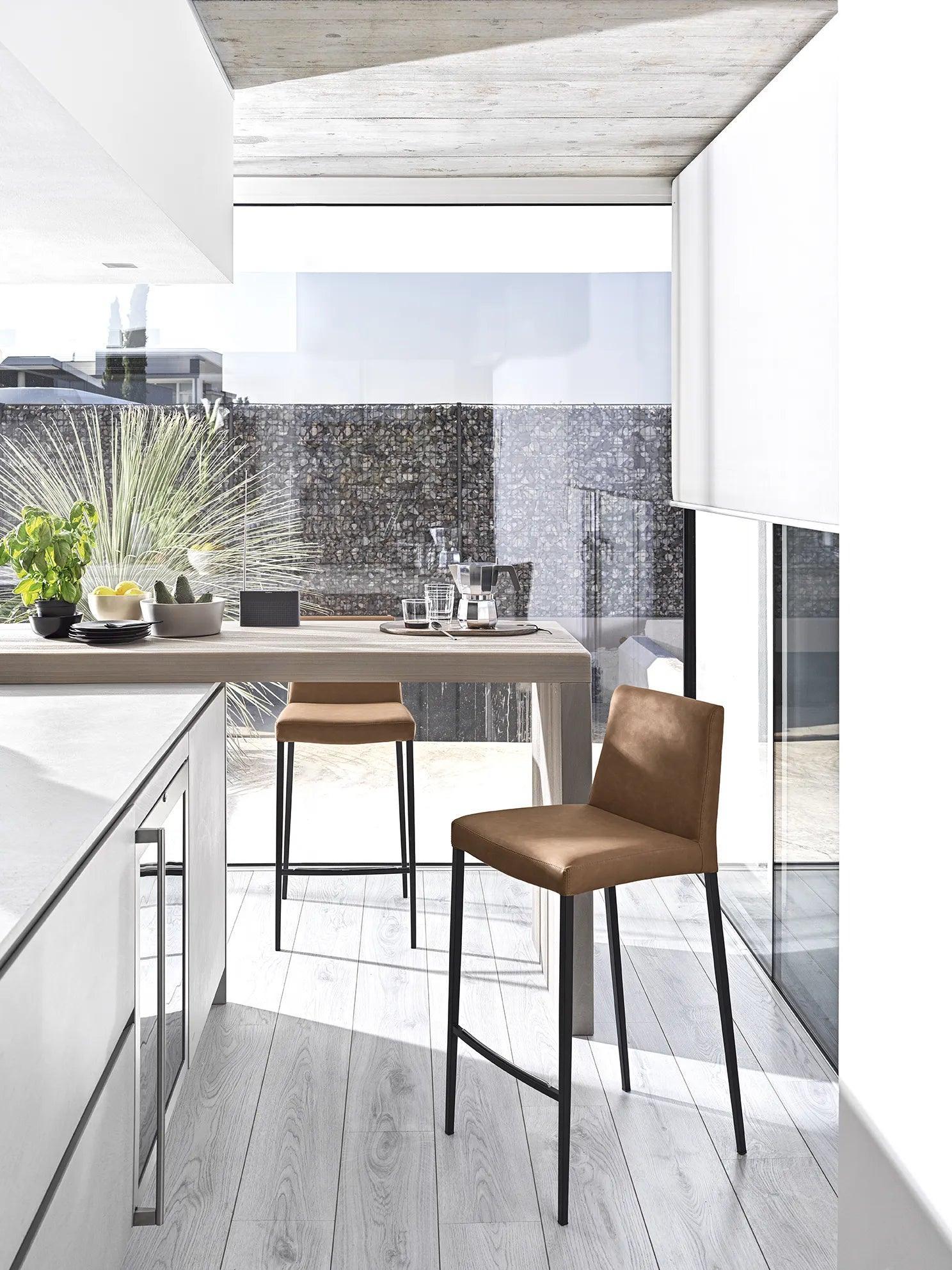 Hoker AIDA ciemnobrązowa ekoskóra Calligaris Eye on Design