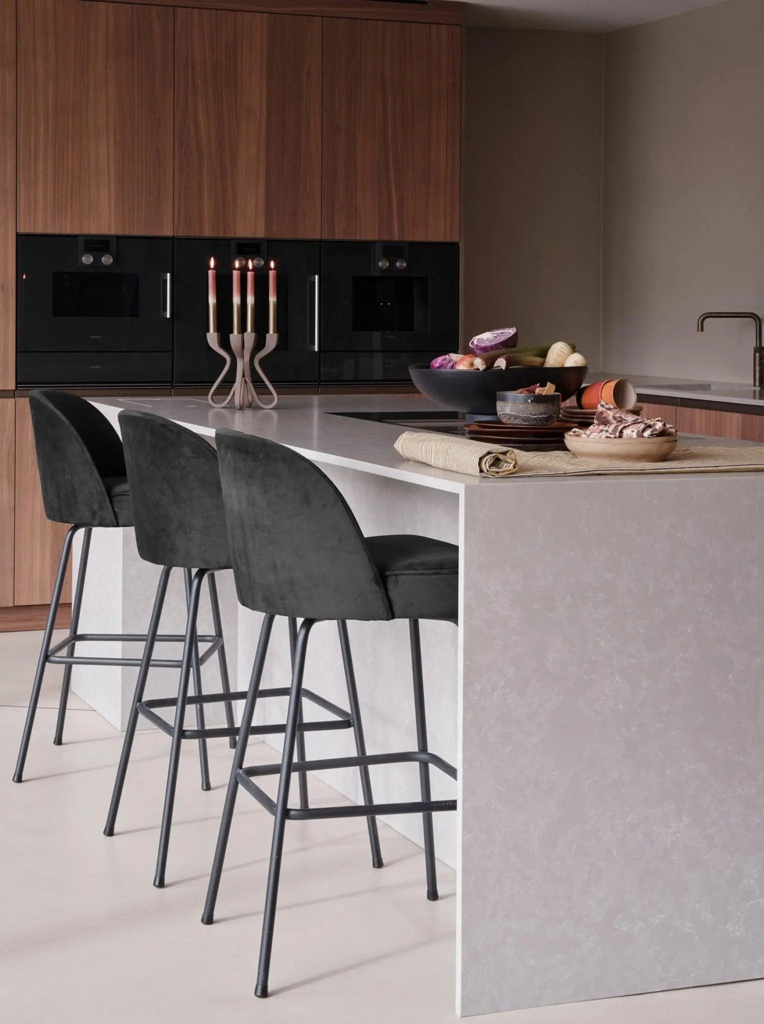 Hoker aksamitny VOGUE czarny – styl minimalistyczny