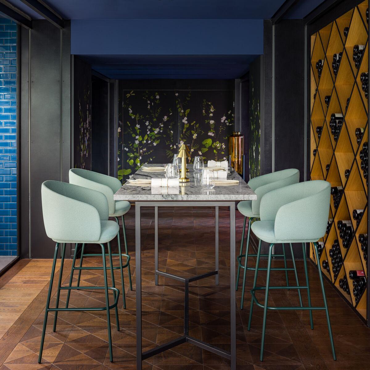 Hoker GRACE z metalową podstawą MDD Eye on Design