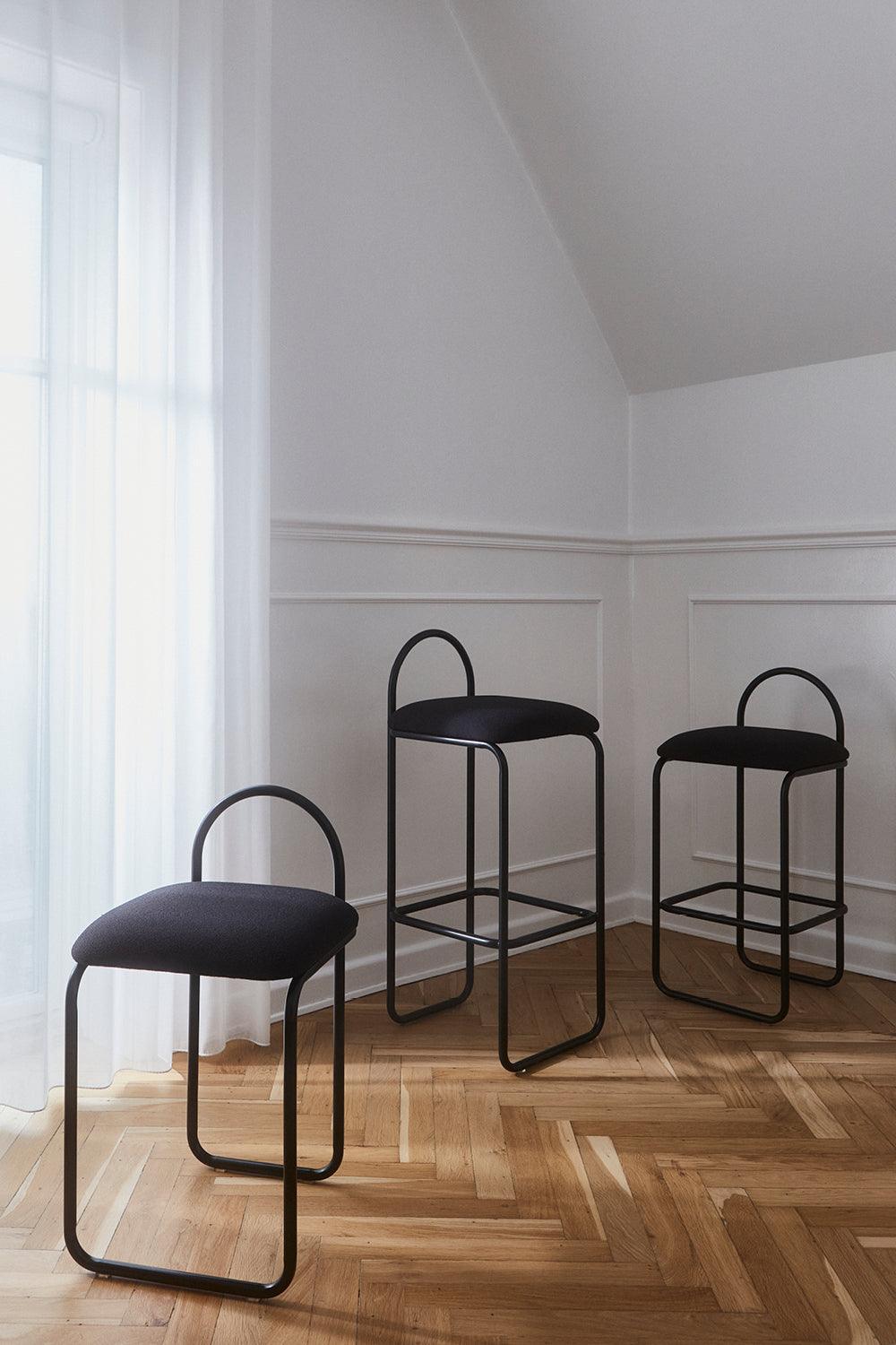 Hoker z tkaniną boucle ANGUI antracytowy AYTM Eye on Design