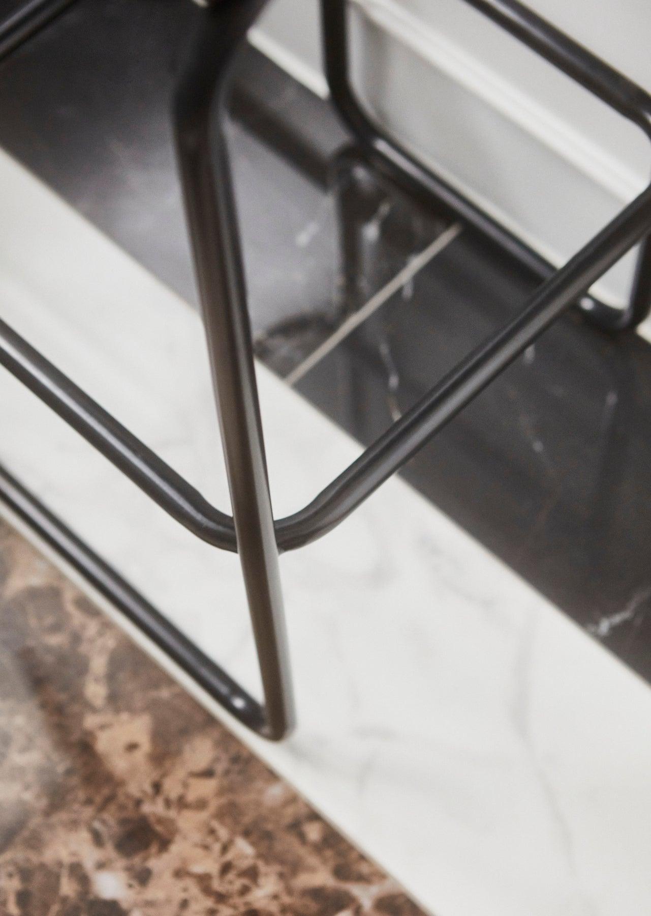 Hoker z tkaniną boucle ANGUI antracytowy AYTM Eye on Design