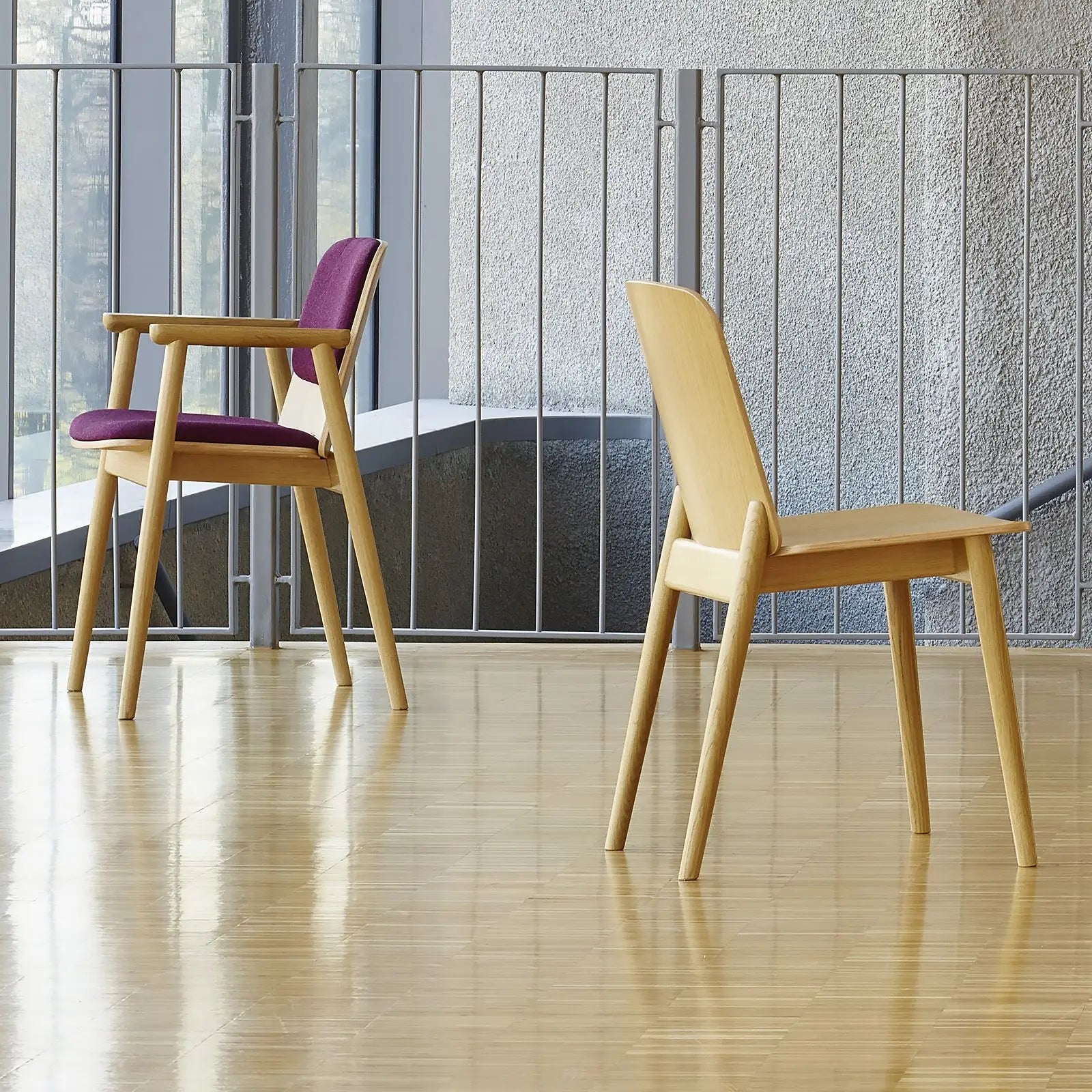 Fauteuil met armleuningen PROP B-4395 gestoffeerd