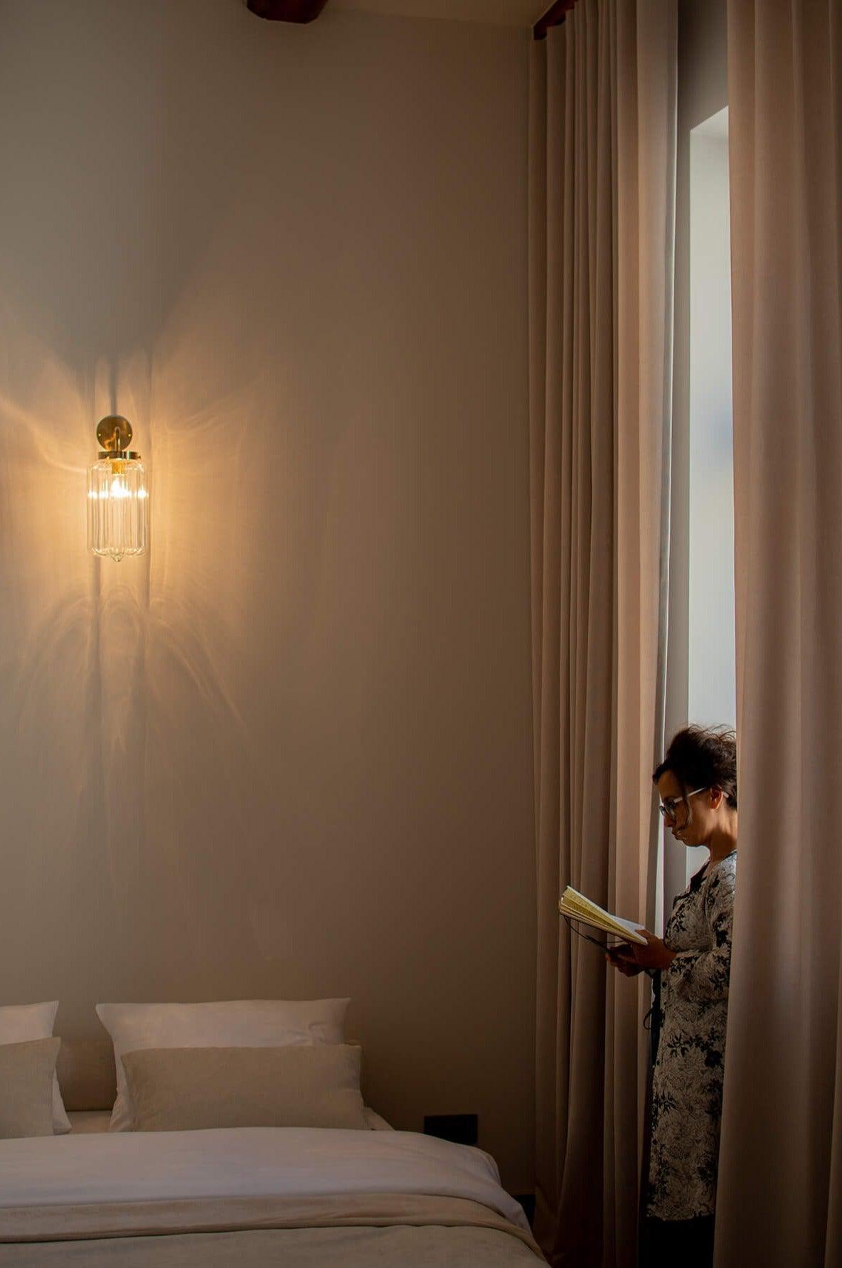 Kinkiet DECO mosiężny Embassy Interiors Eye on Design