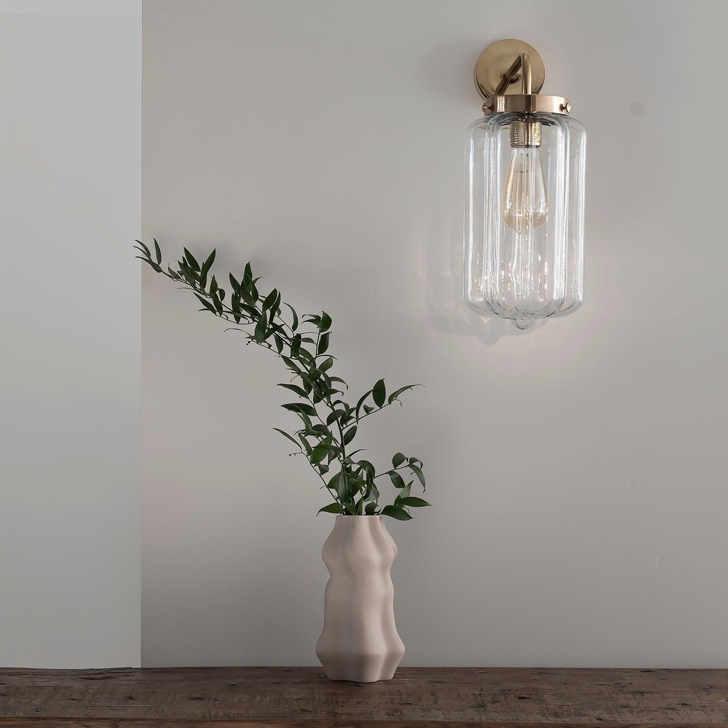 Kinkiet DECO mosiężny Embassy Interiors Eye on Design