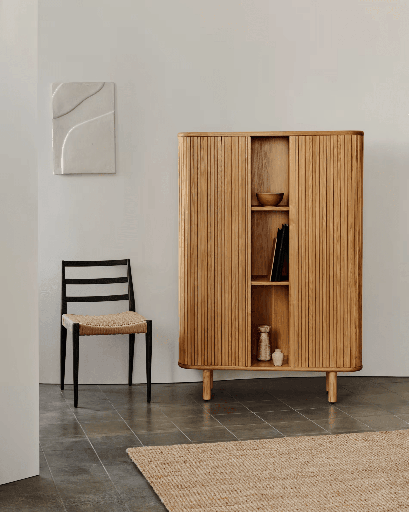 Komoda wysoka MAILEN okleina jesionowa La Forma Eye on Design
