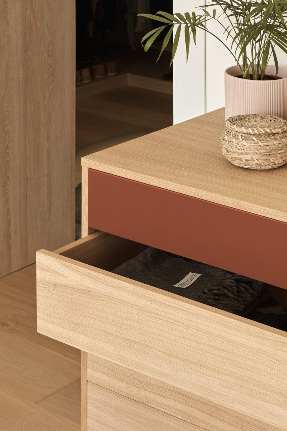 Komoda wysoka YOKO czerwony Teulat Eye on Design