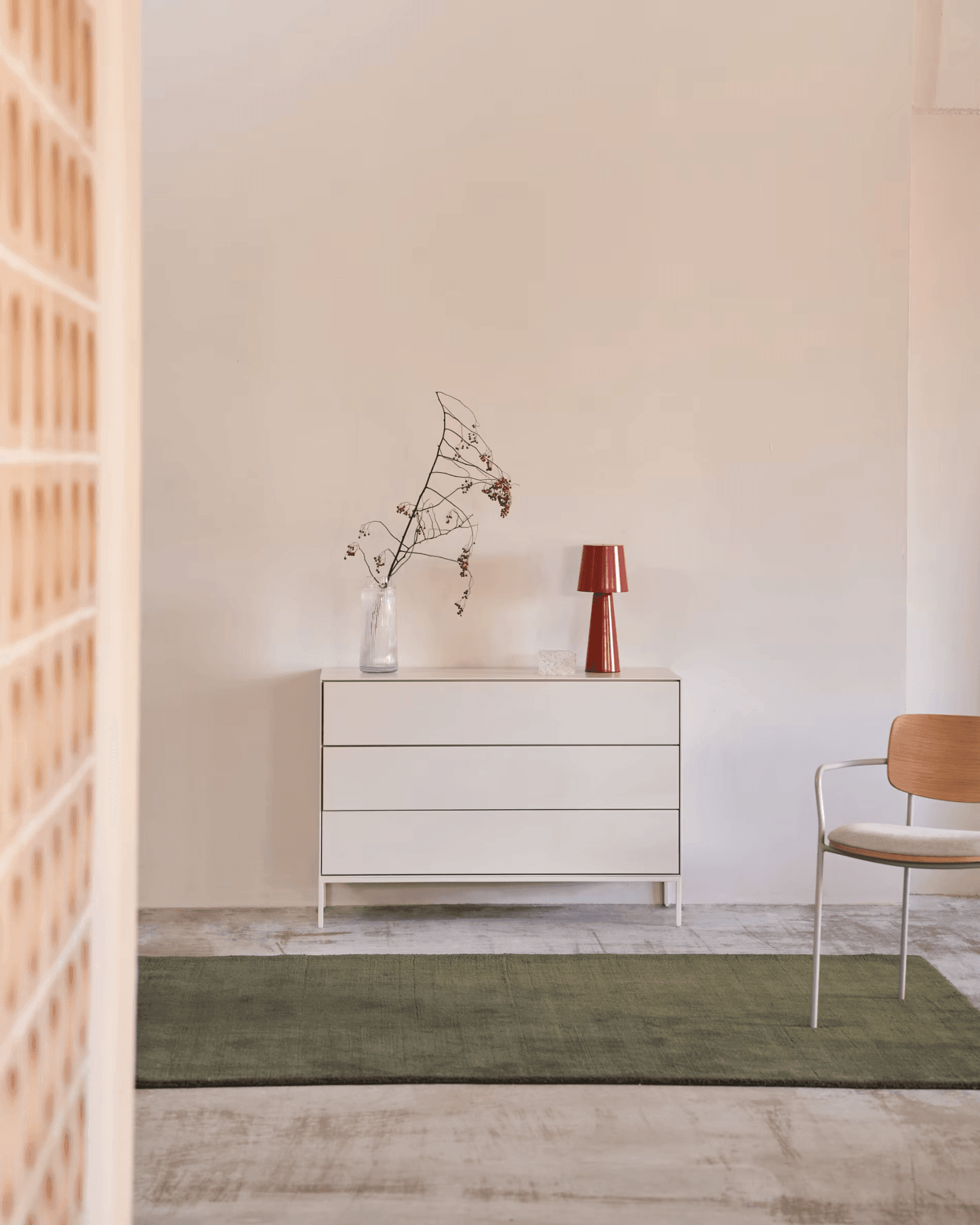 Komoda z szufladami VEDRANA biały La Forma Eye on Design