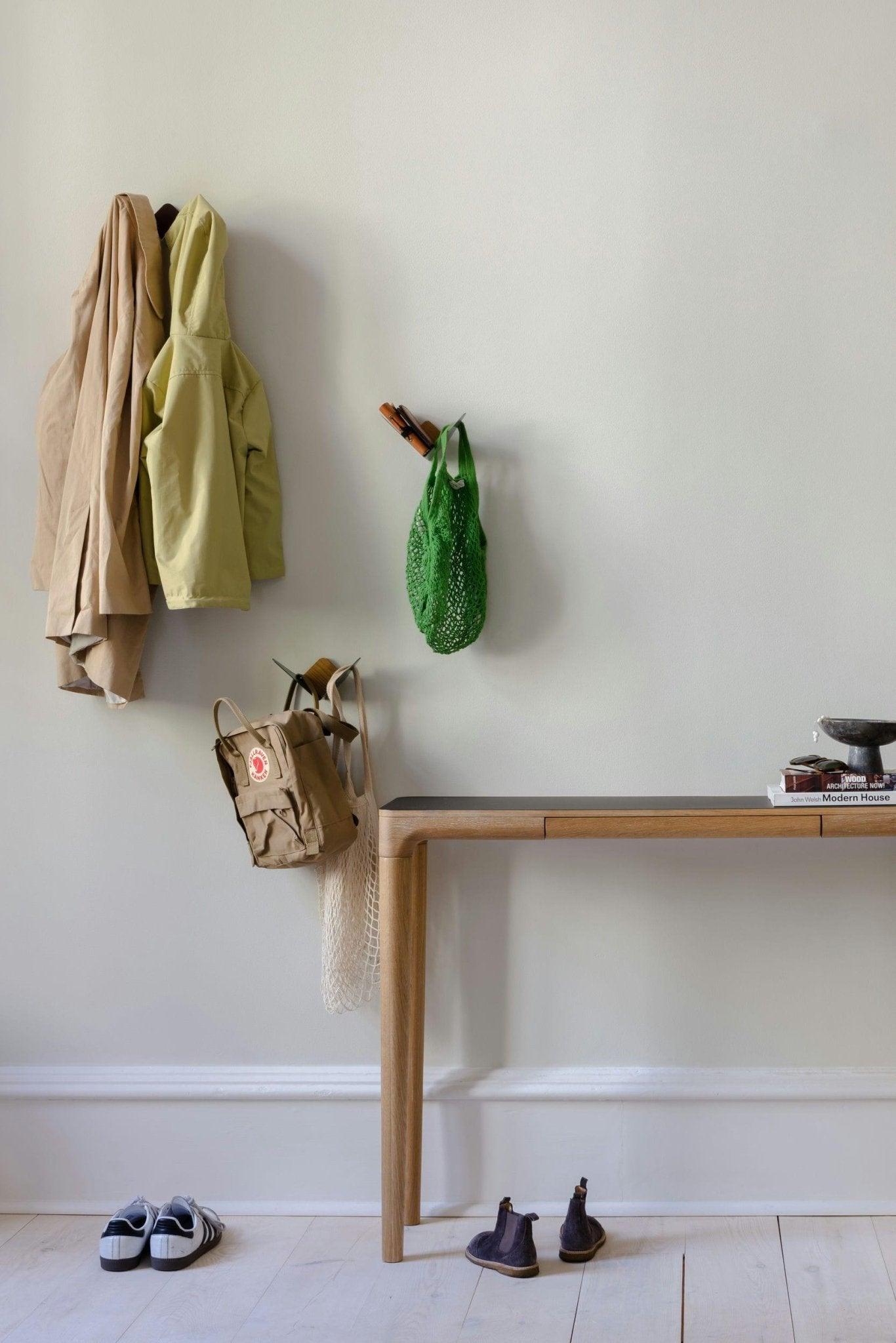 Konsola HEART'N'SOUL dębowy z czarnym blatem UMAGE Eye on Design