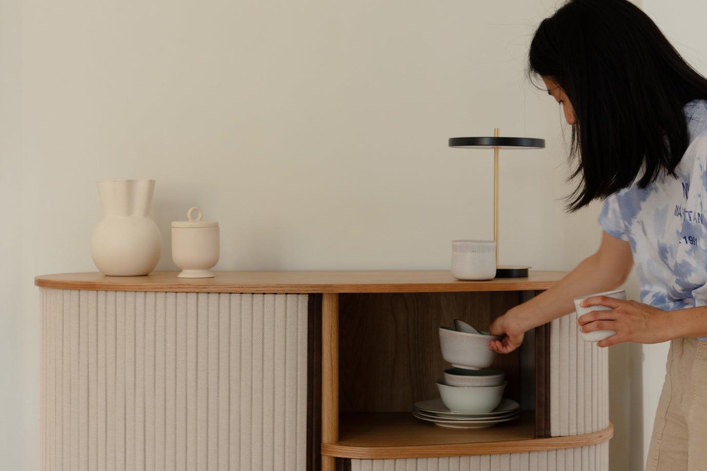 Kredens AUDACIOUS antracytowy z dębem UMAGE Eye on Design