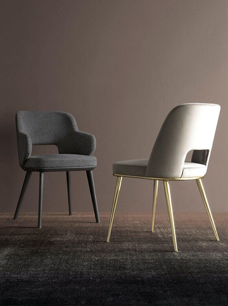 Krzesło aksamitne z podłokietnikami FOYER piaskowy z metalową podstawą Calligaris Eye on Design