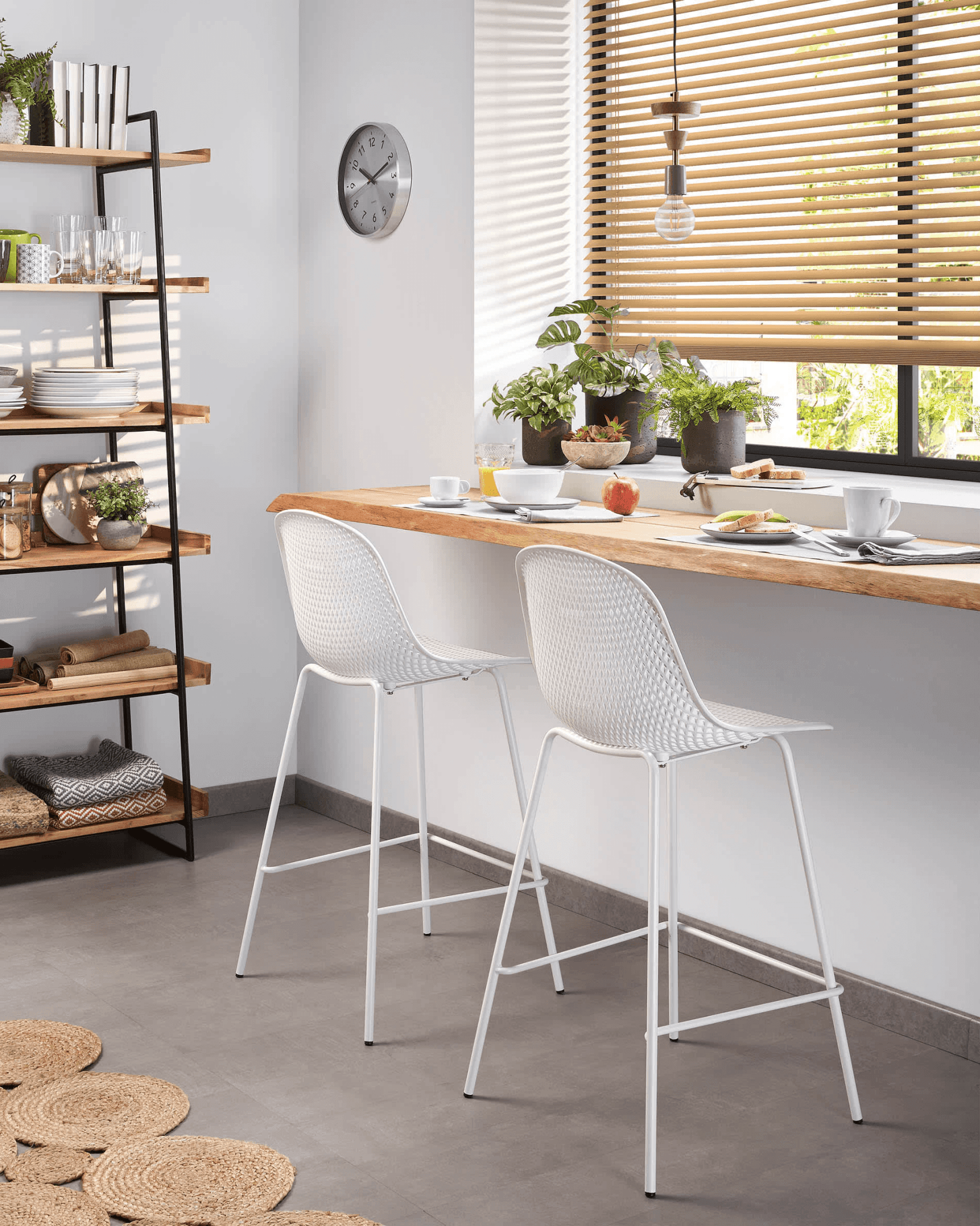 Krzesło barowe ogrodowe QUINBY biały La Forma Eye on Design