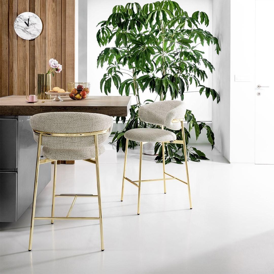 Krzesło barowe OLEANDRO boucle antracytowy z metalową podstawą Calligaris Eye on Design