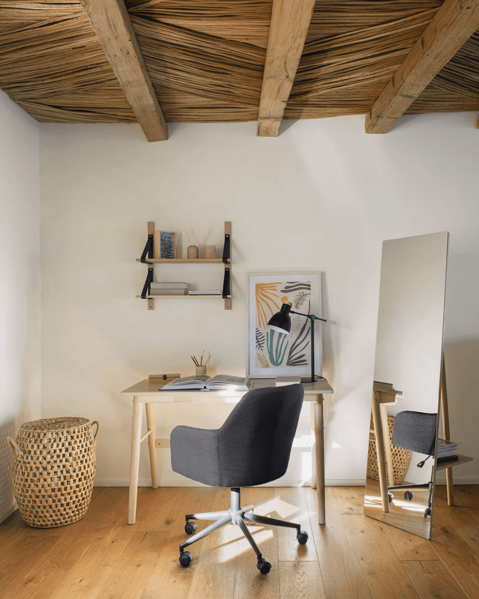 Krzesło biurowe MADINA ciemnoszary La Forma Eye on Design