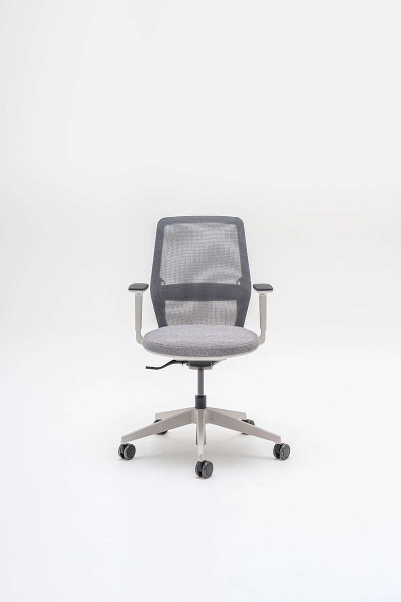 Fauteuil met geperforeerde rugleuning EVO, verstelbare basis met wielen voor zachte oppervlakken
