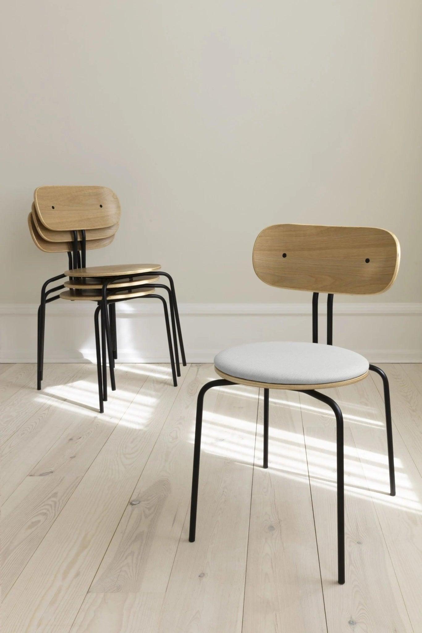 Krzesło CURIOUS stalowy z czarną podstawą UMAGE Eye on Design