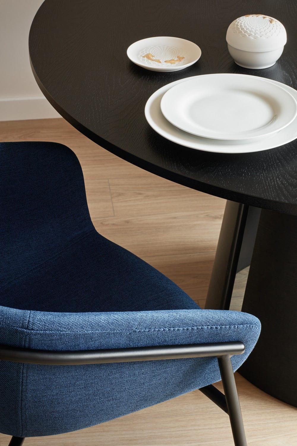 Krzesło HUG ciemnoniebieski Teulat Eye on Design