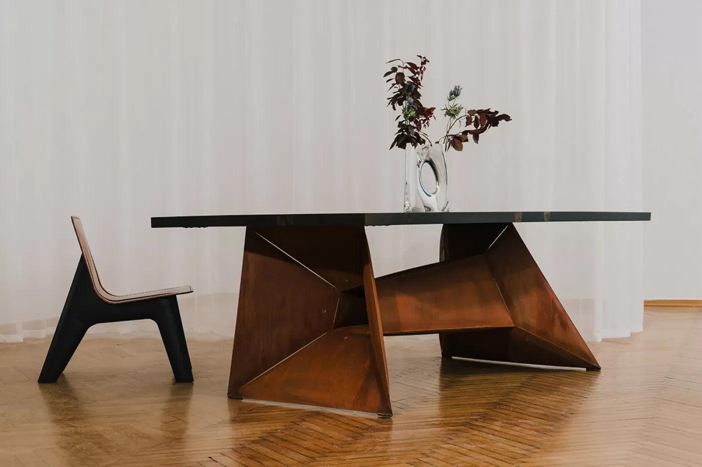 Krzesło J-CHAIR beżowym mat z czarnym wykończeniem Zieta Studio Eye on Design