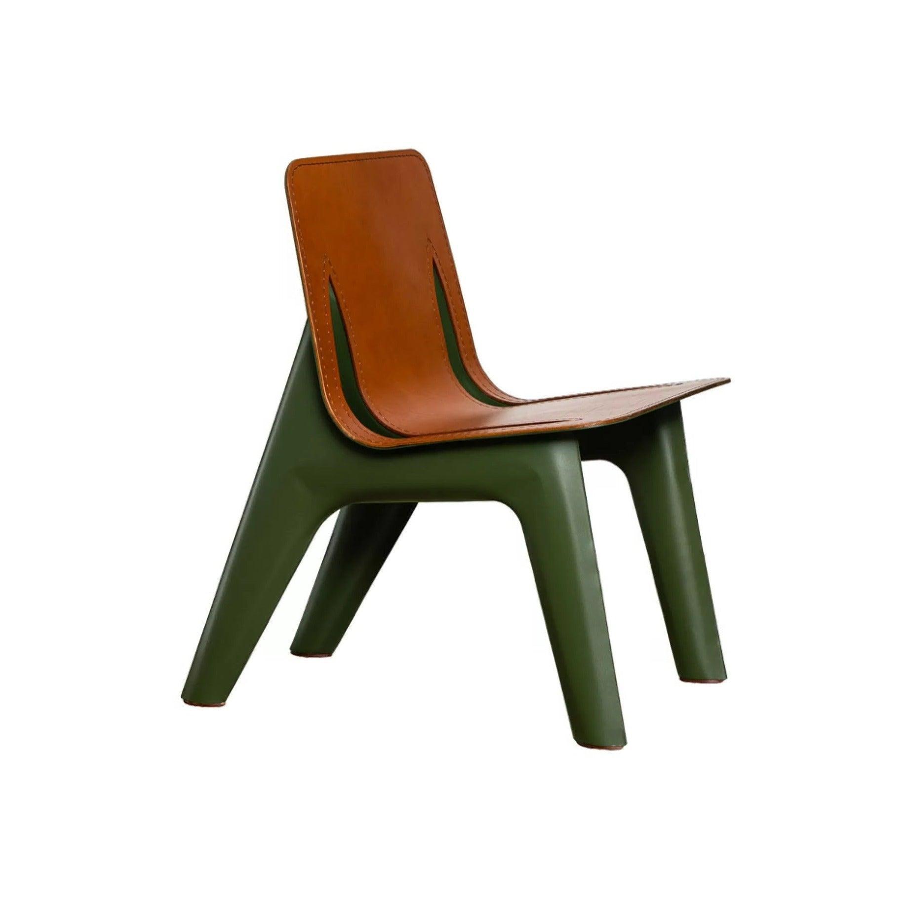 Krzesło J-CHAIR oliwkowy mat z koniakowym wykończeniem Zieta Studio Eye on Design