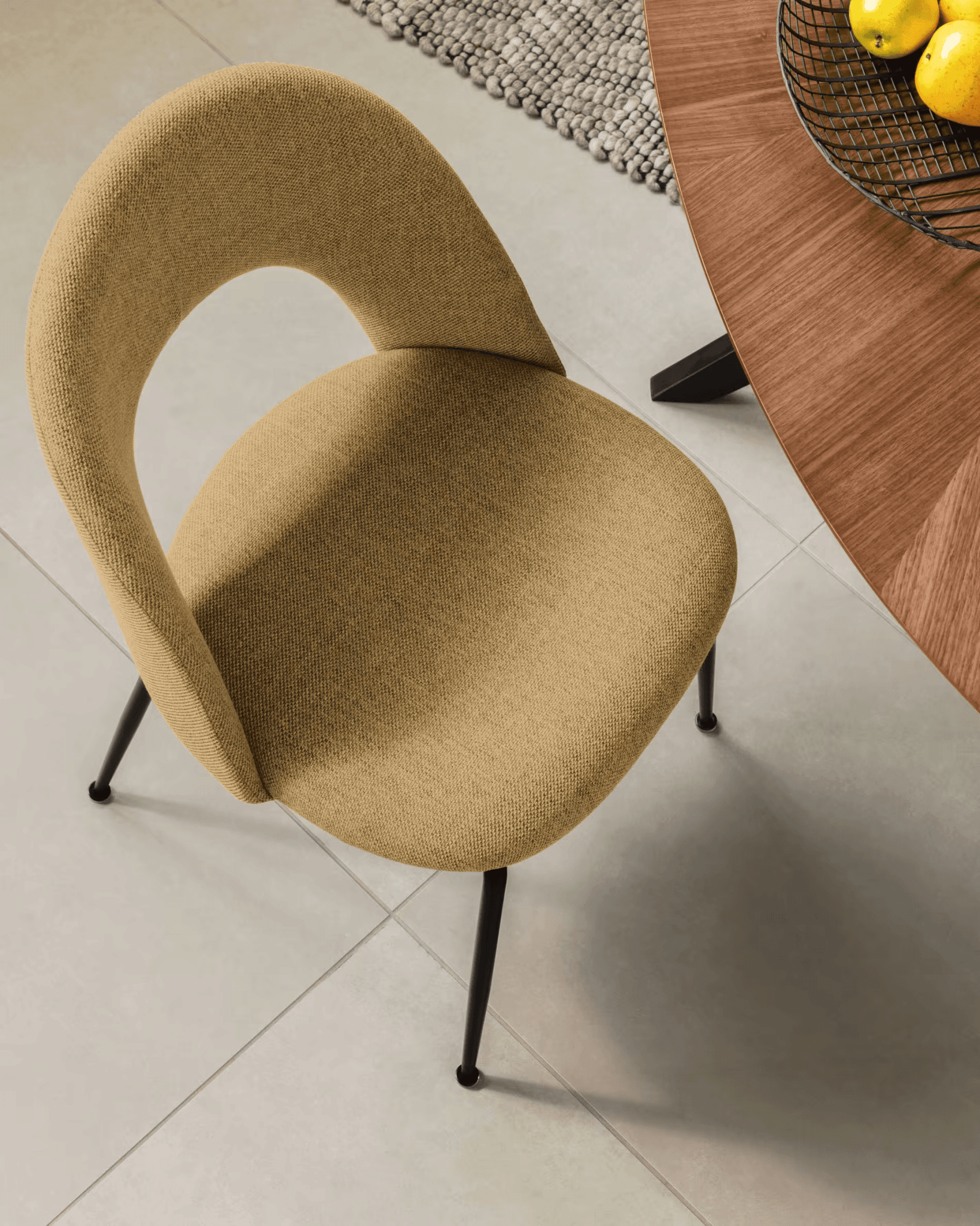 Krzesło MAHALIA musztardowy La Forma Eye on Design