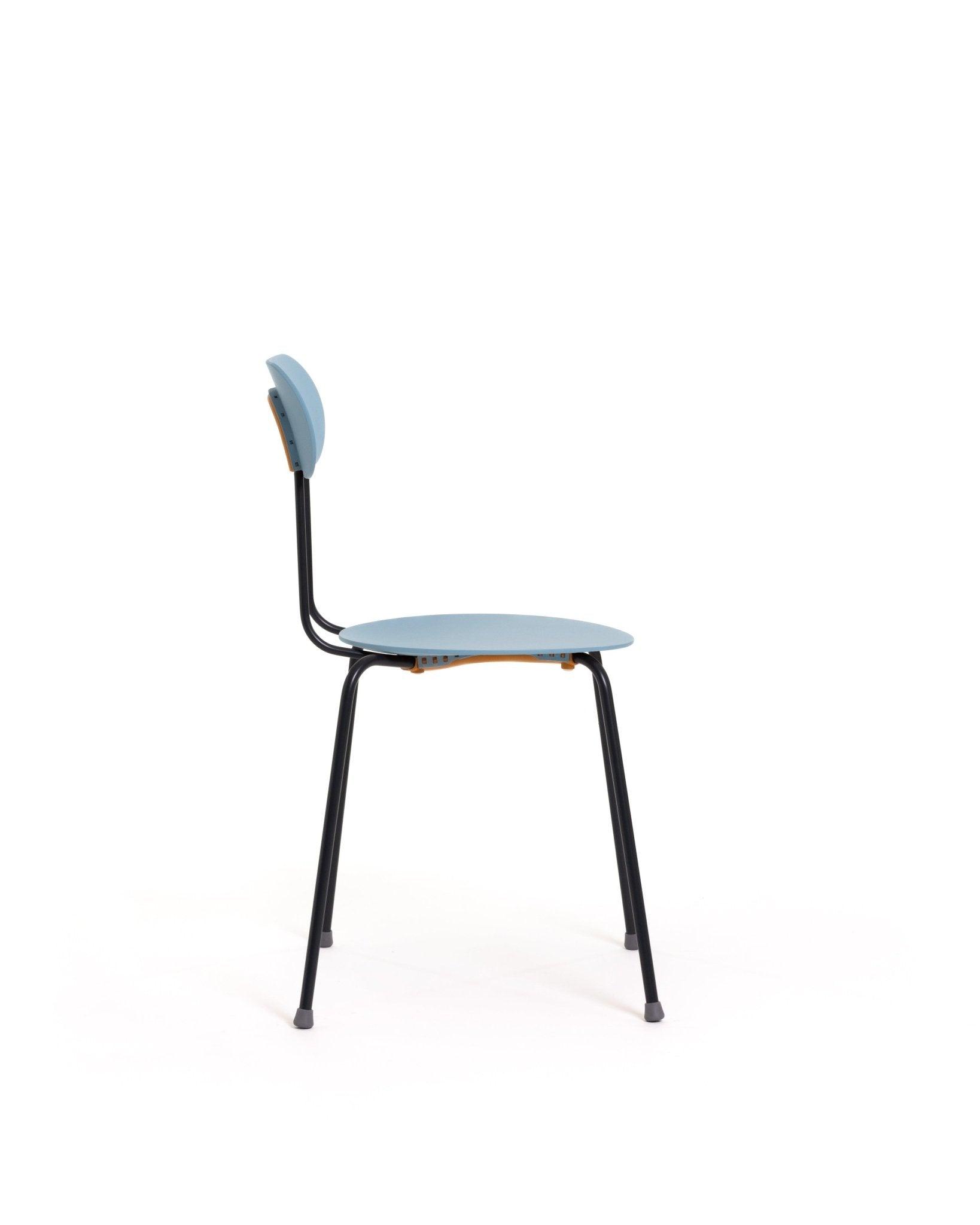 Krzesło MARIOLINA niebieski z czarną podstawą Magis Eye on Design