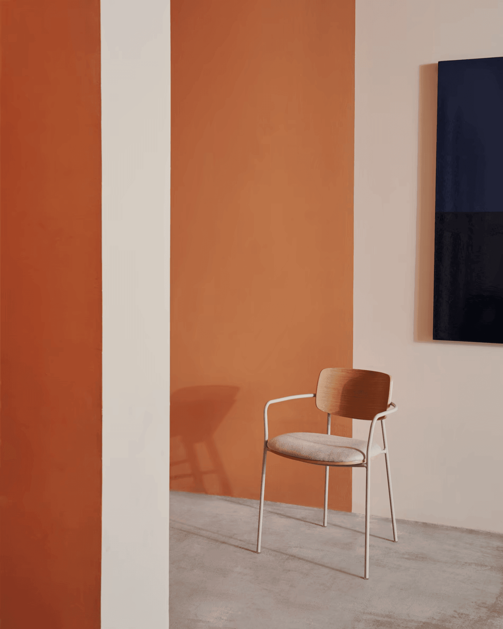 Krzesło MAUREEN fornir dębowy z czarną podstawą La Forma Eye on Design