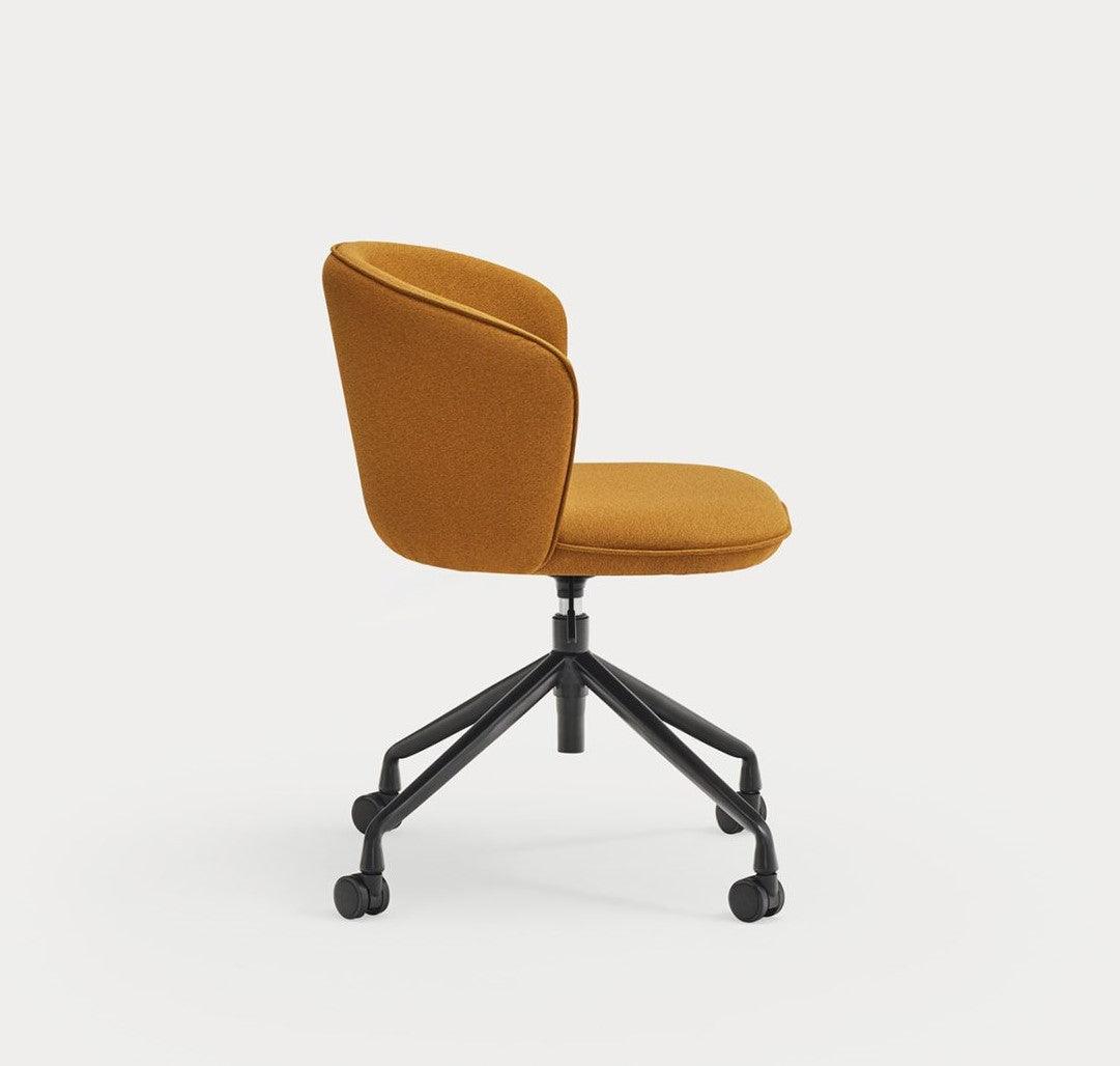 Krzesło na kółkach ADD musztardowy Teulat Eye on Design