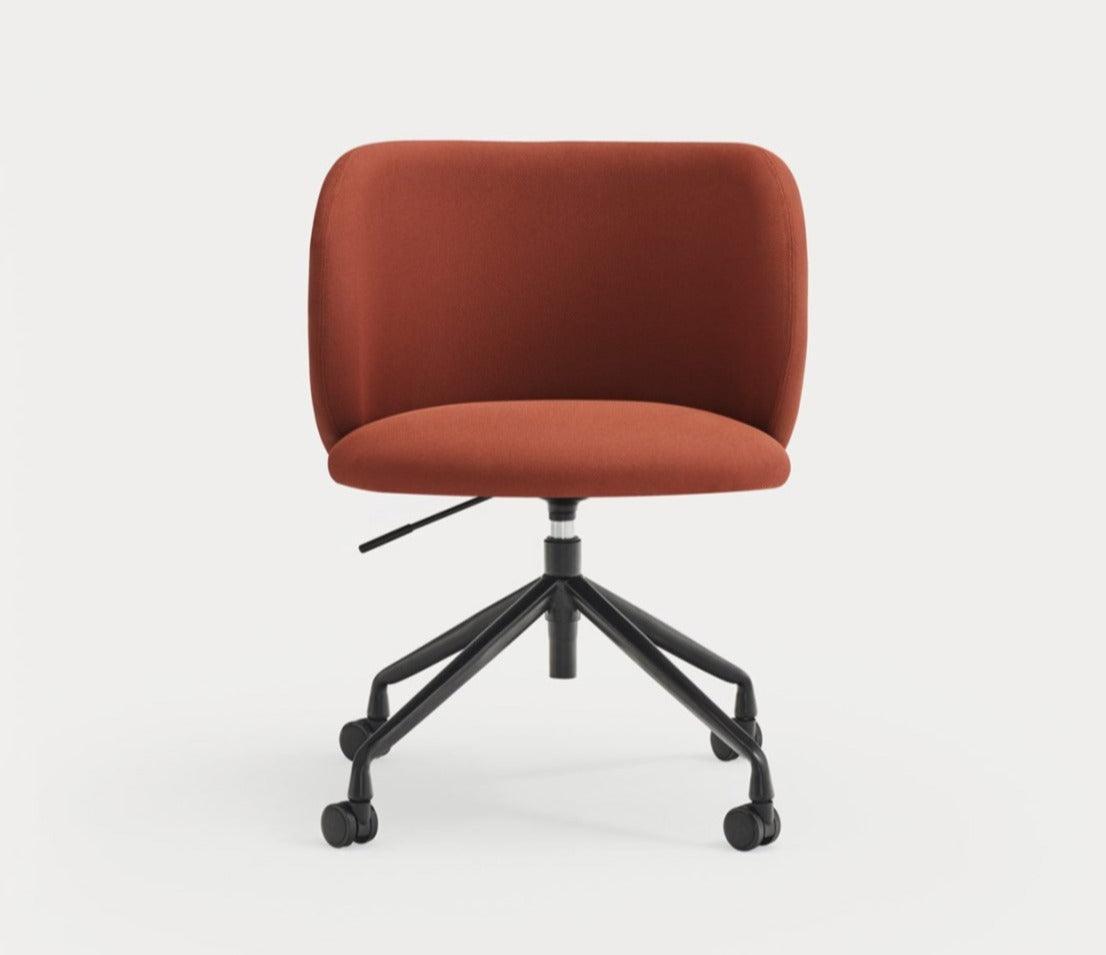 Krzesło na kółkach MOGI ceglana czerwień Teulat Eye on Design