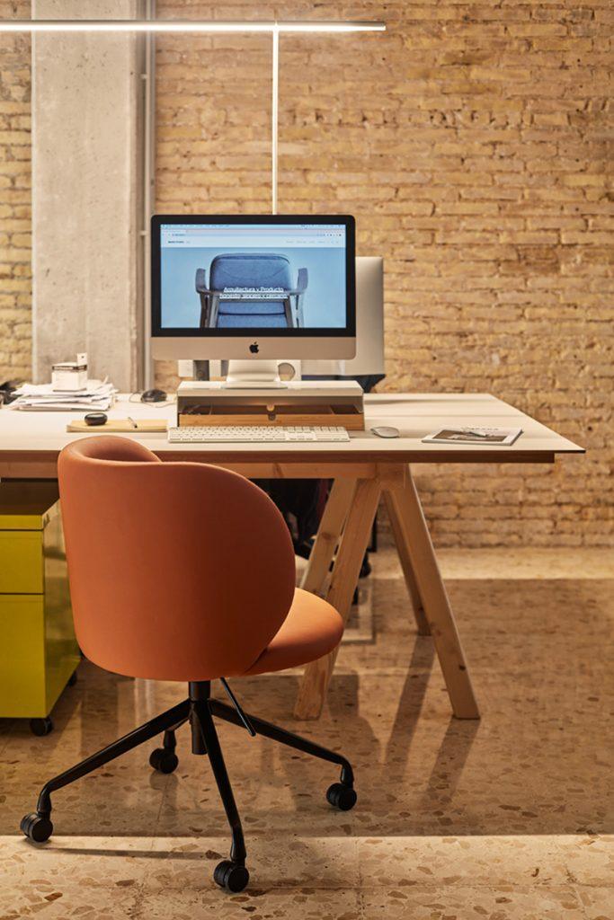 Krzesło na kółkach MOGI terracotta Teulat Eye on Design